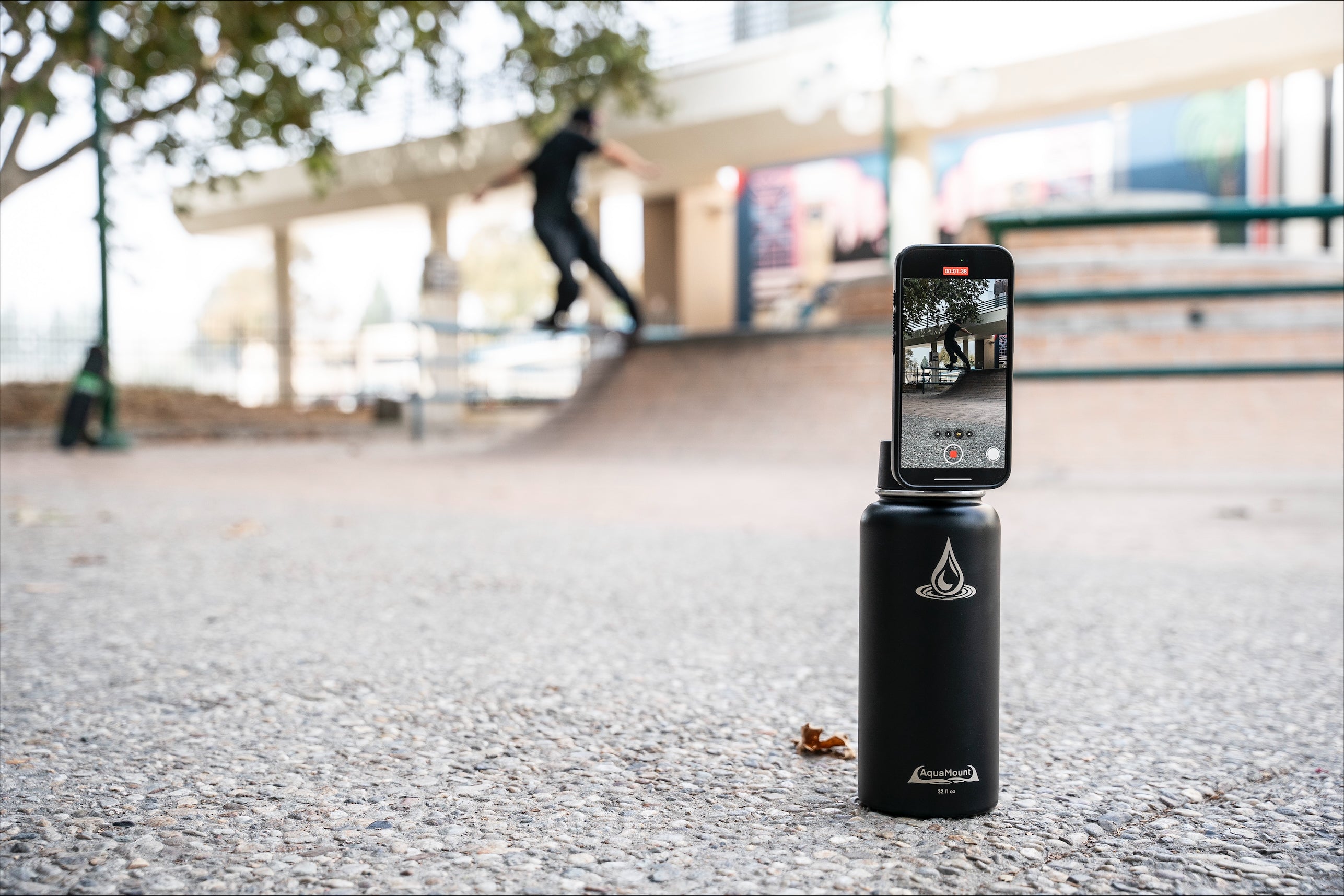 Aquamount™ Pro 32oz – Midnight Black – Aquamountbottle.com